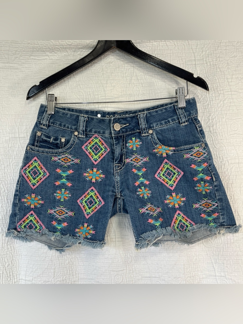 Rock and Roll Cowgirl Womens 26 Low Rise Jean Short Jorts Embroidered Festival